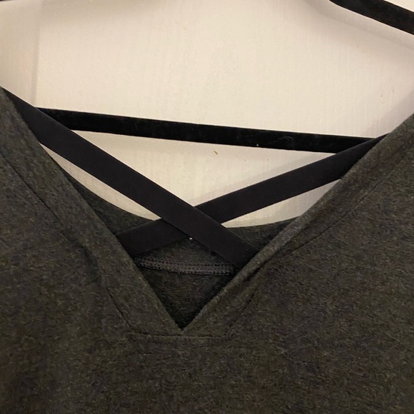 cabi Crossback Sweatshirt size M - Picture 3 of 4